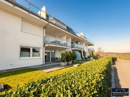 Erdgeschosswohnung mit Terrasse